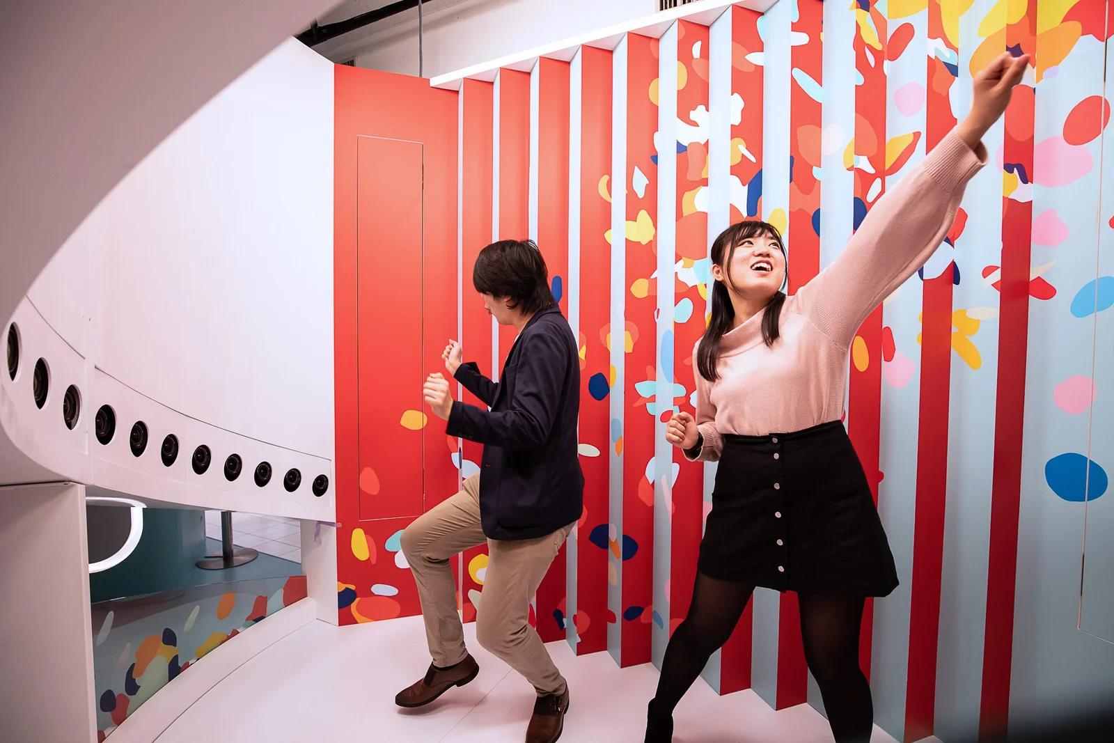 180-degree camera array - guest being captured with lenticular backdrop