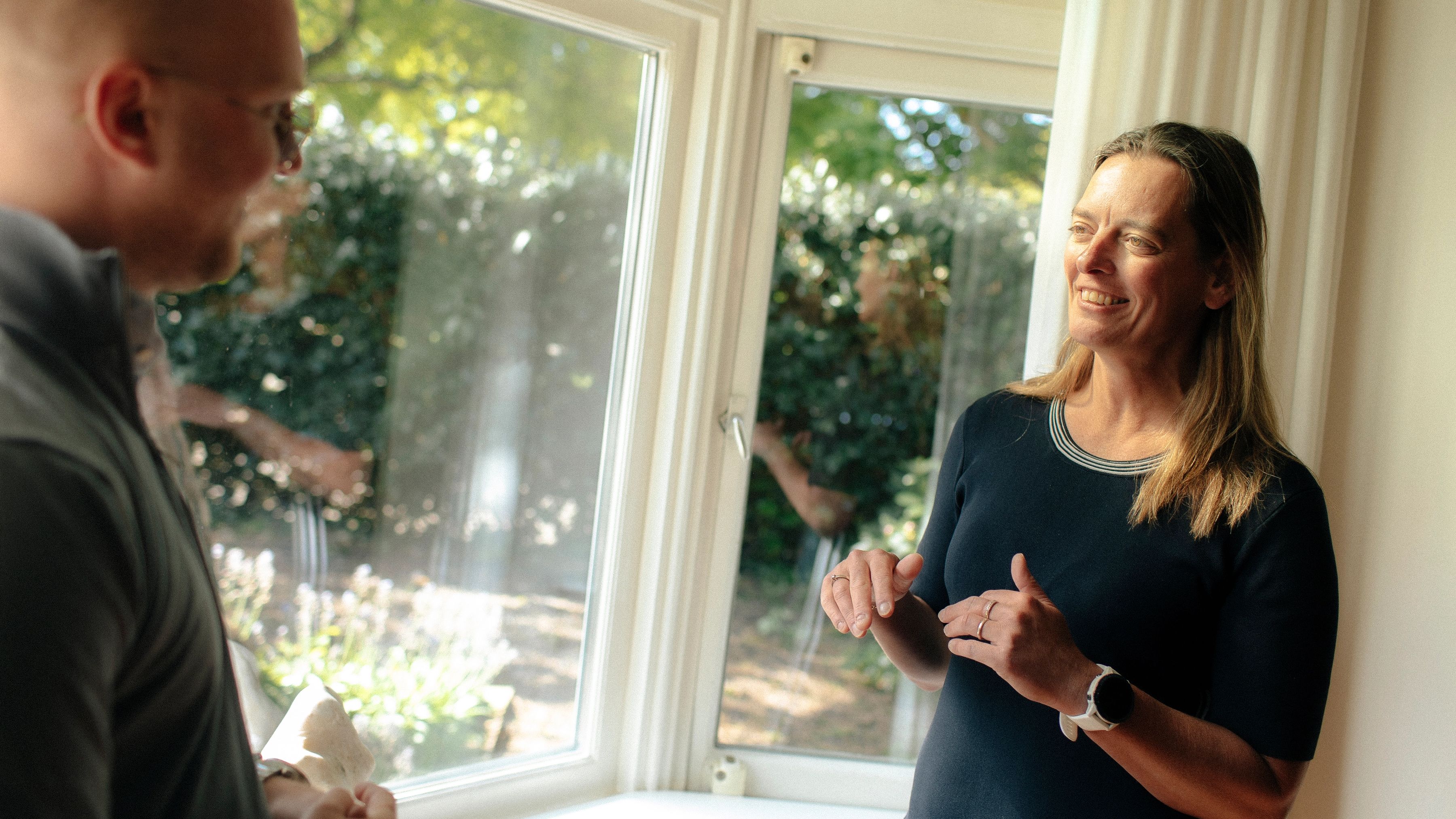 Petra en collega aan het praten