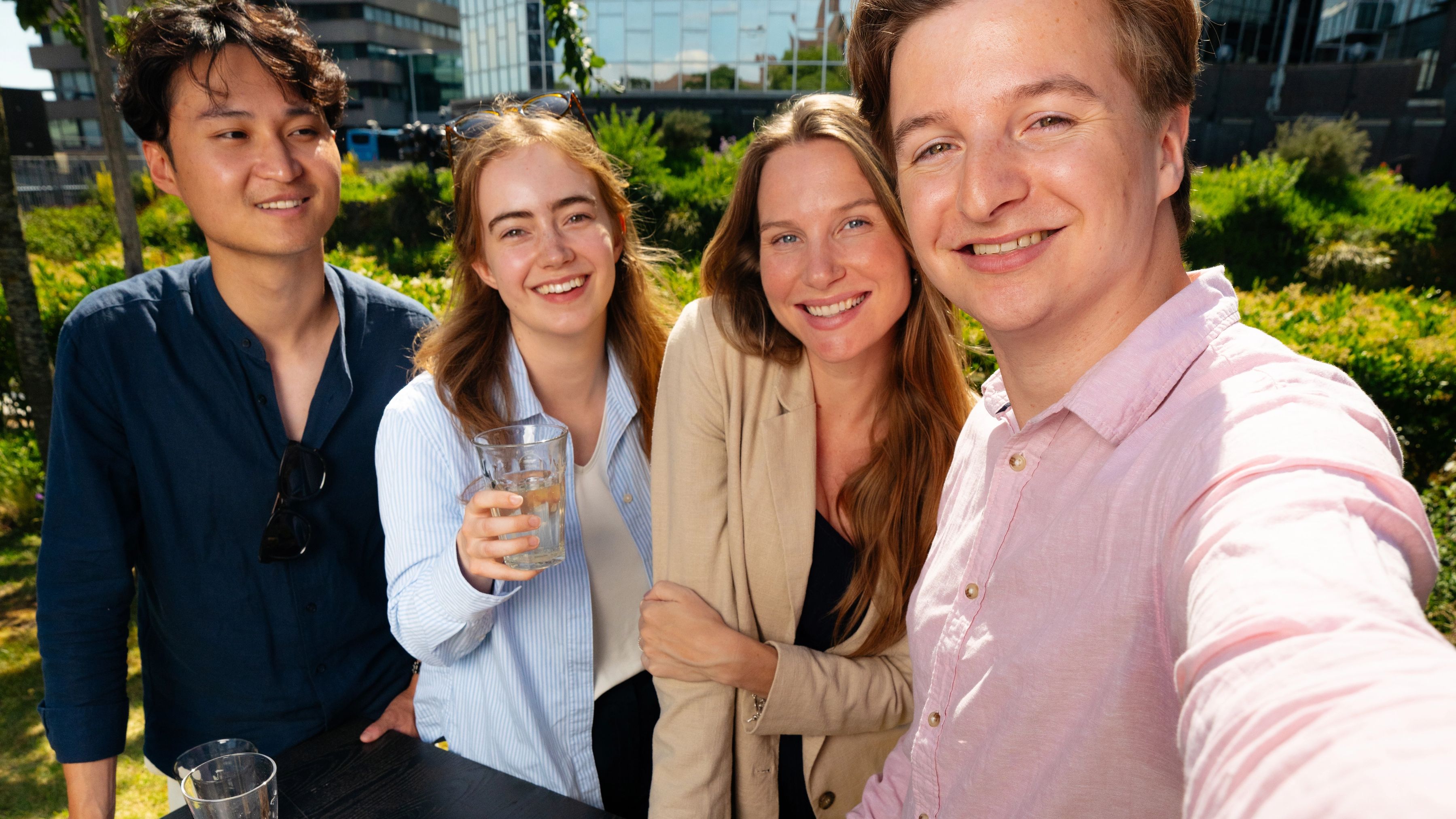 Tieme met collega's op de domibo