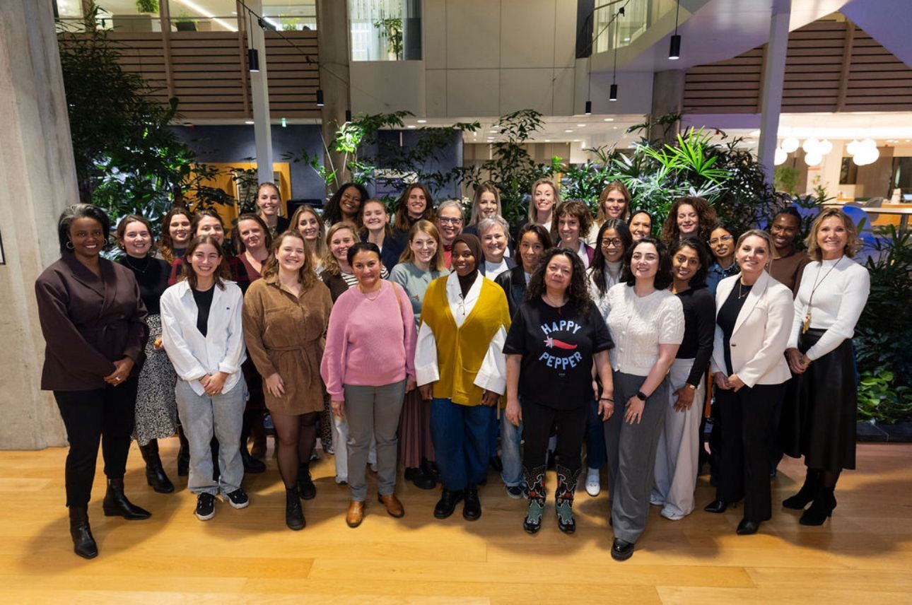 Vrouwelijke ondernemers in een groepsfoto