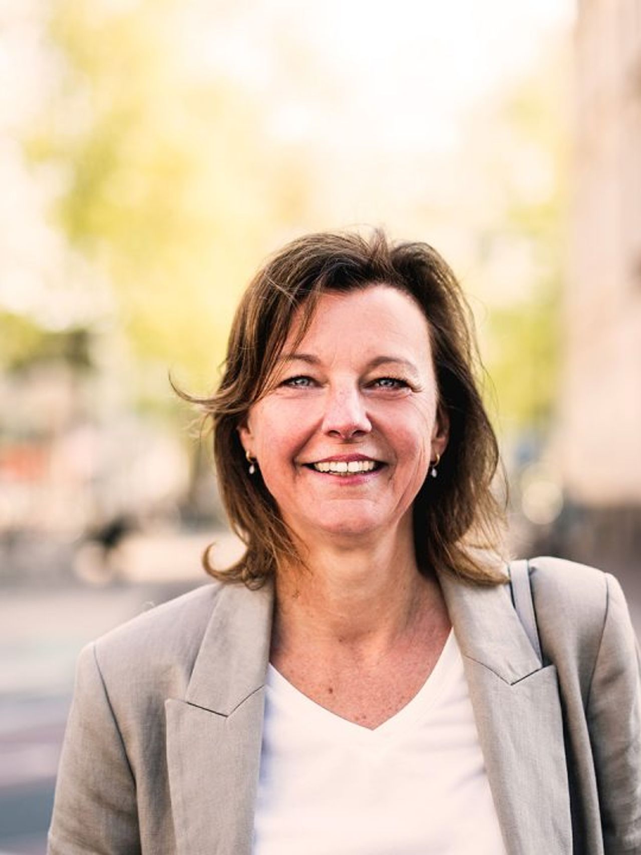 Women smiles in camera