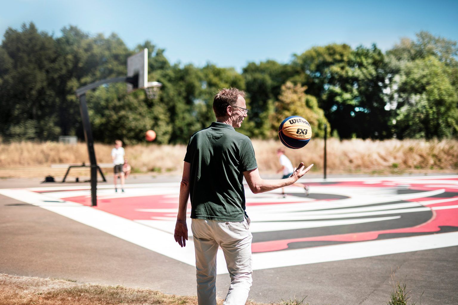 Adrie van Wonderen on basketball field