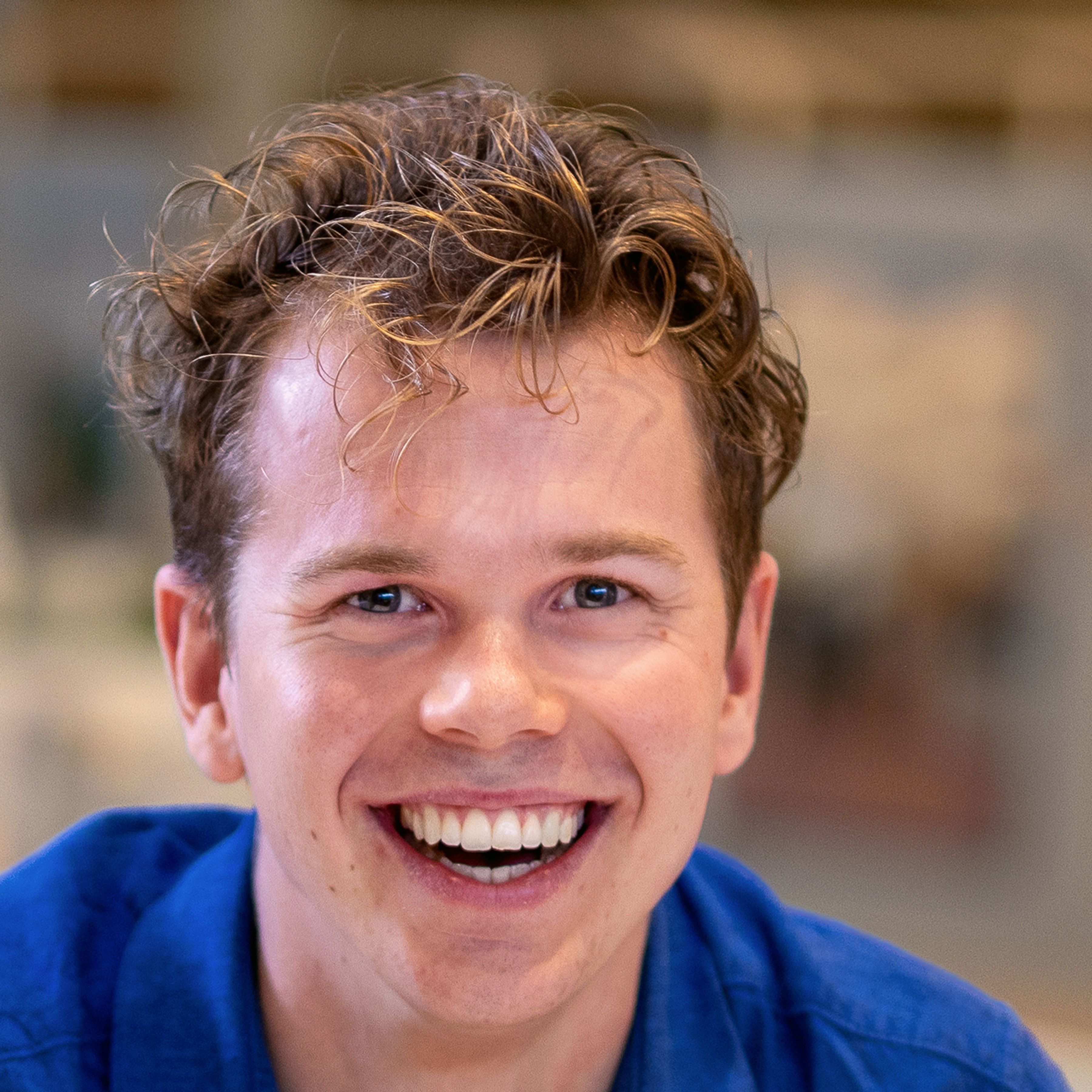 Jonge lacht