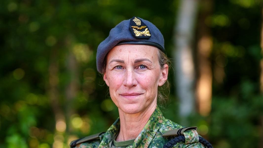 Karen in haar uniform