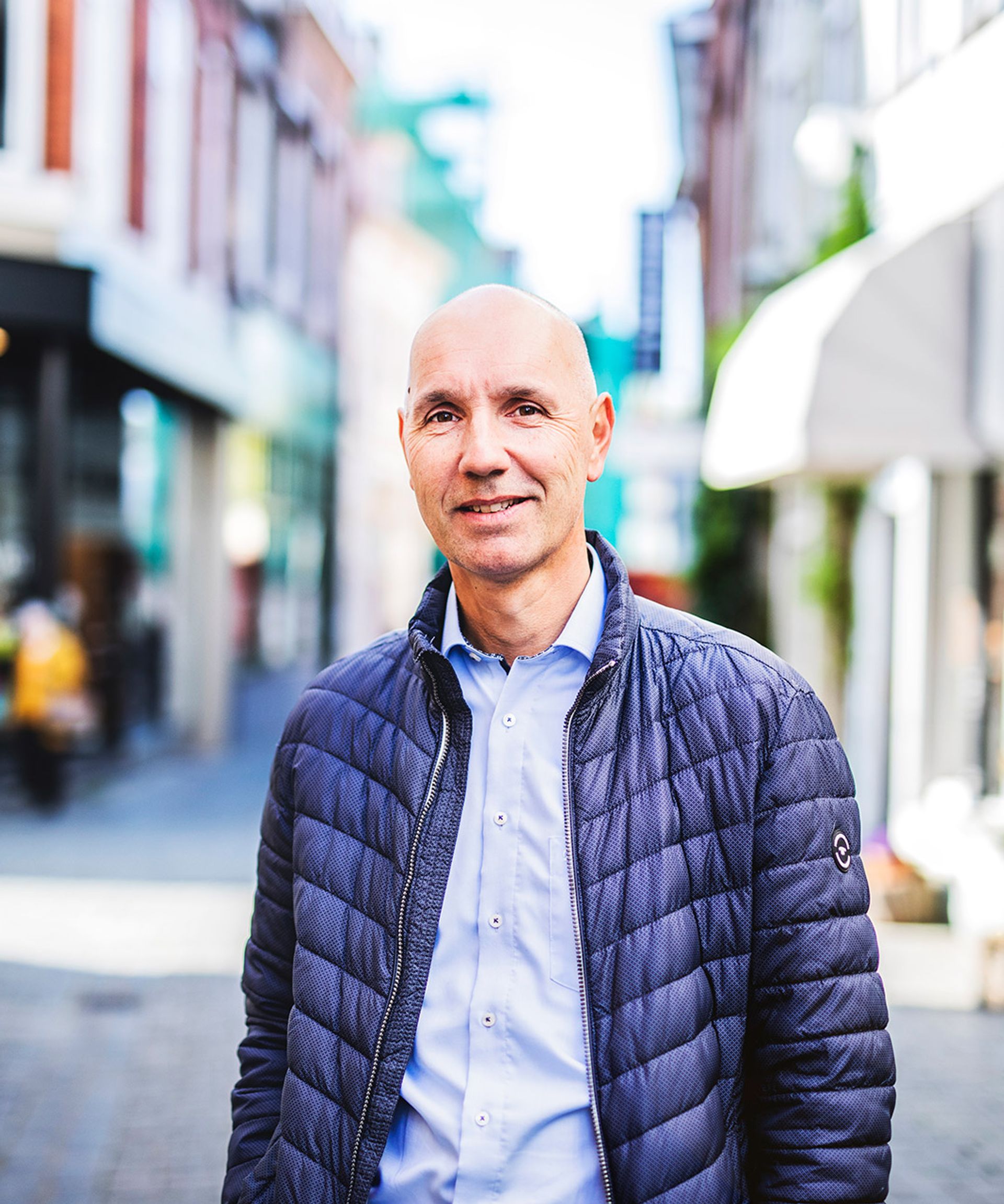 Sjaak Staal met een klant