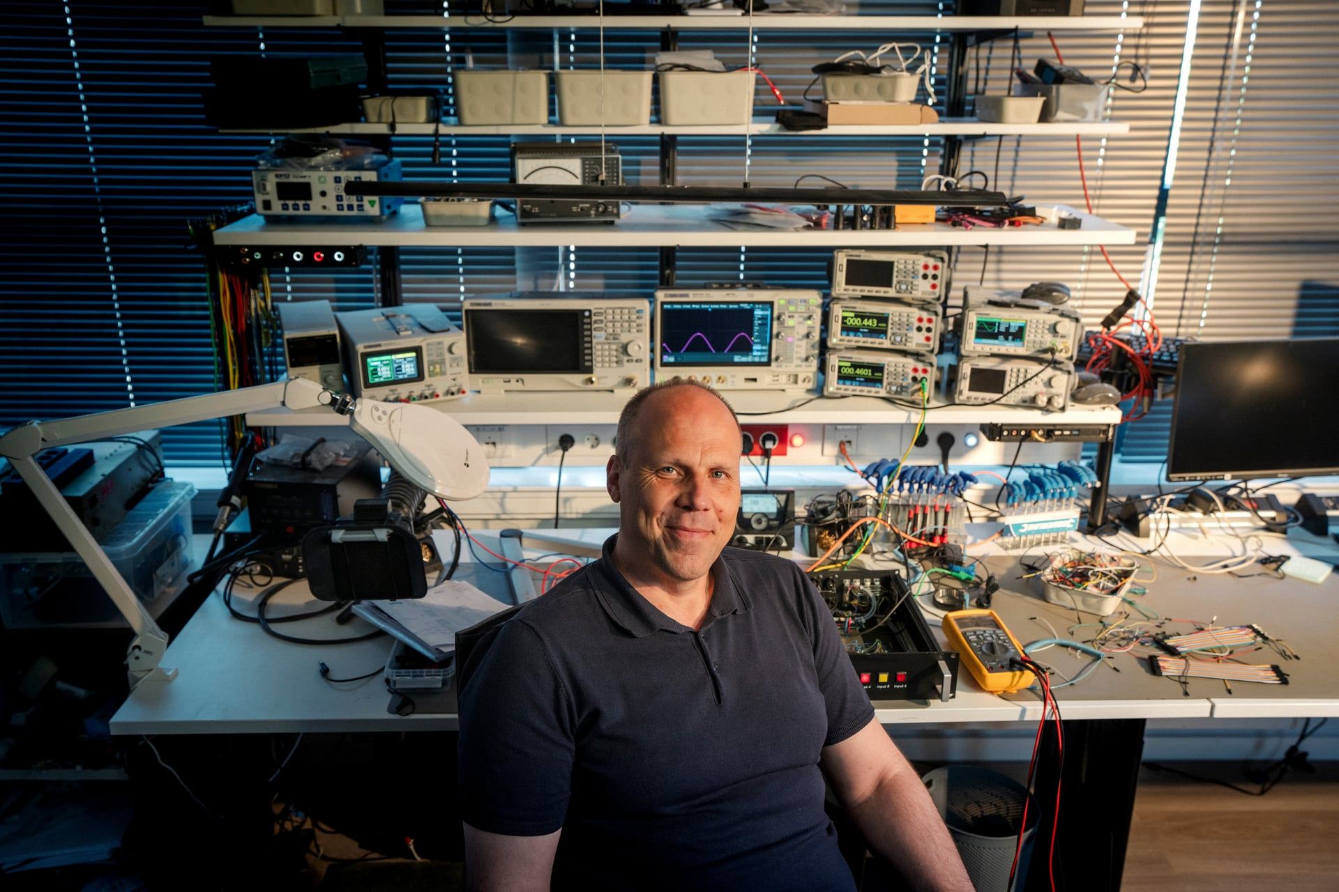 Sybren in zijn homelab
