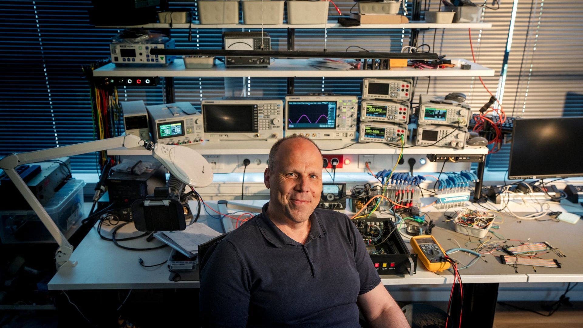 Sybren in zijn homelab