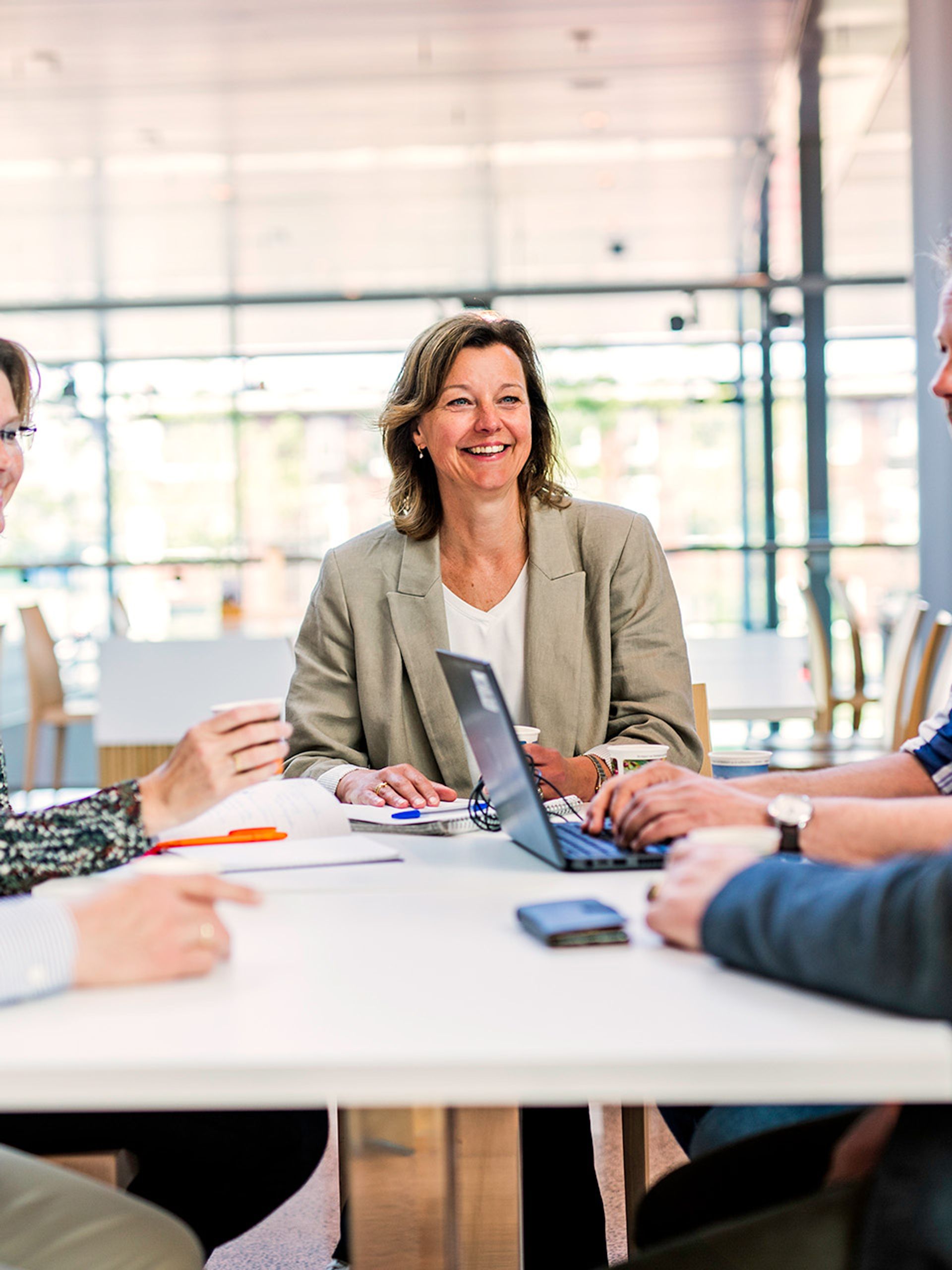 Eveline de Niet in overleg