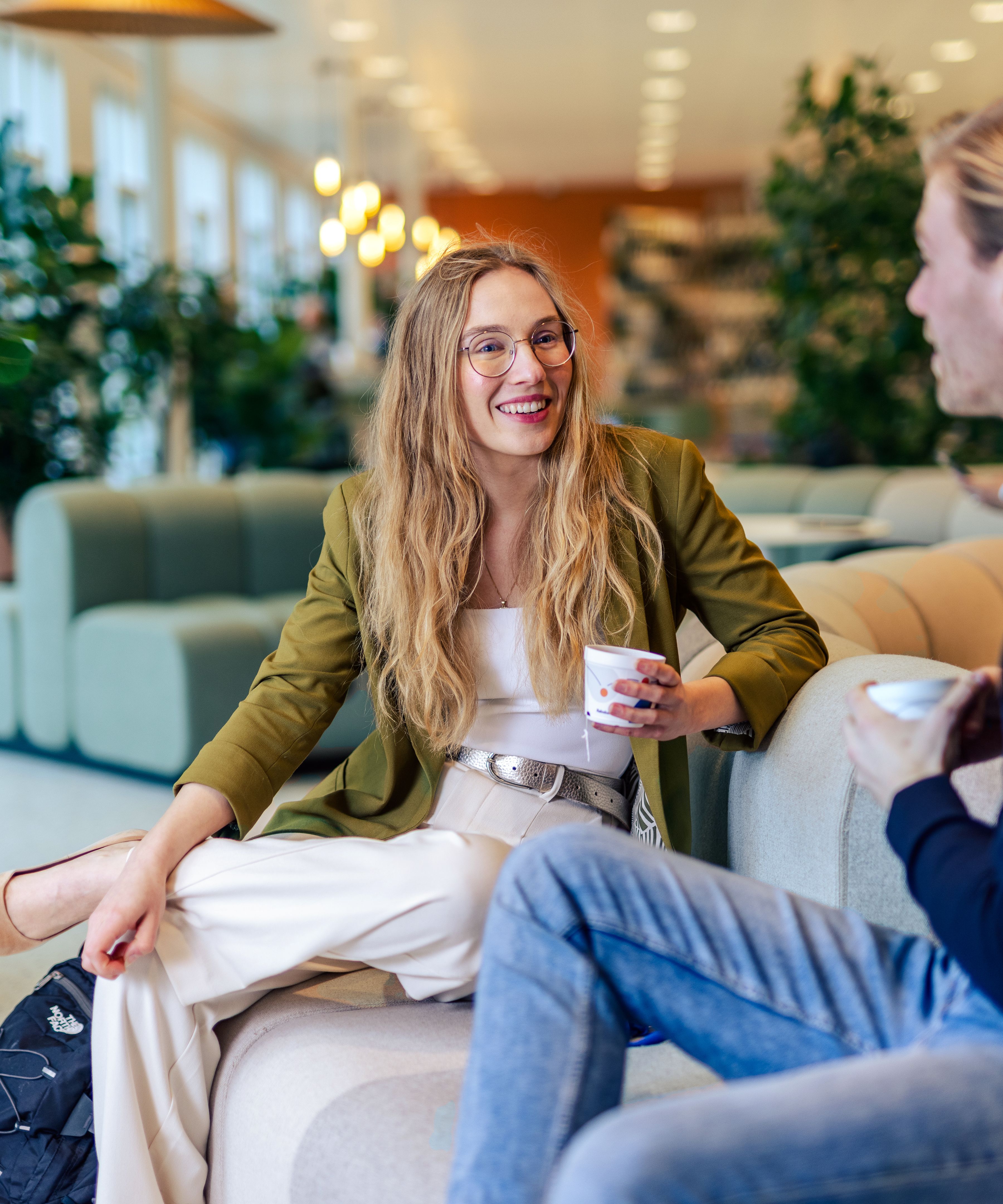 Sollicitatiegesprek op Rabobank kantoor
