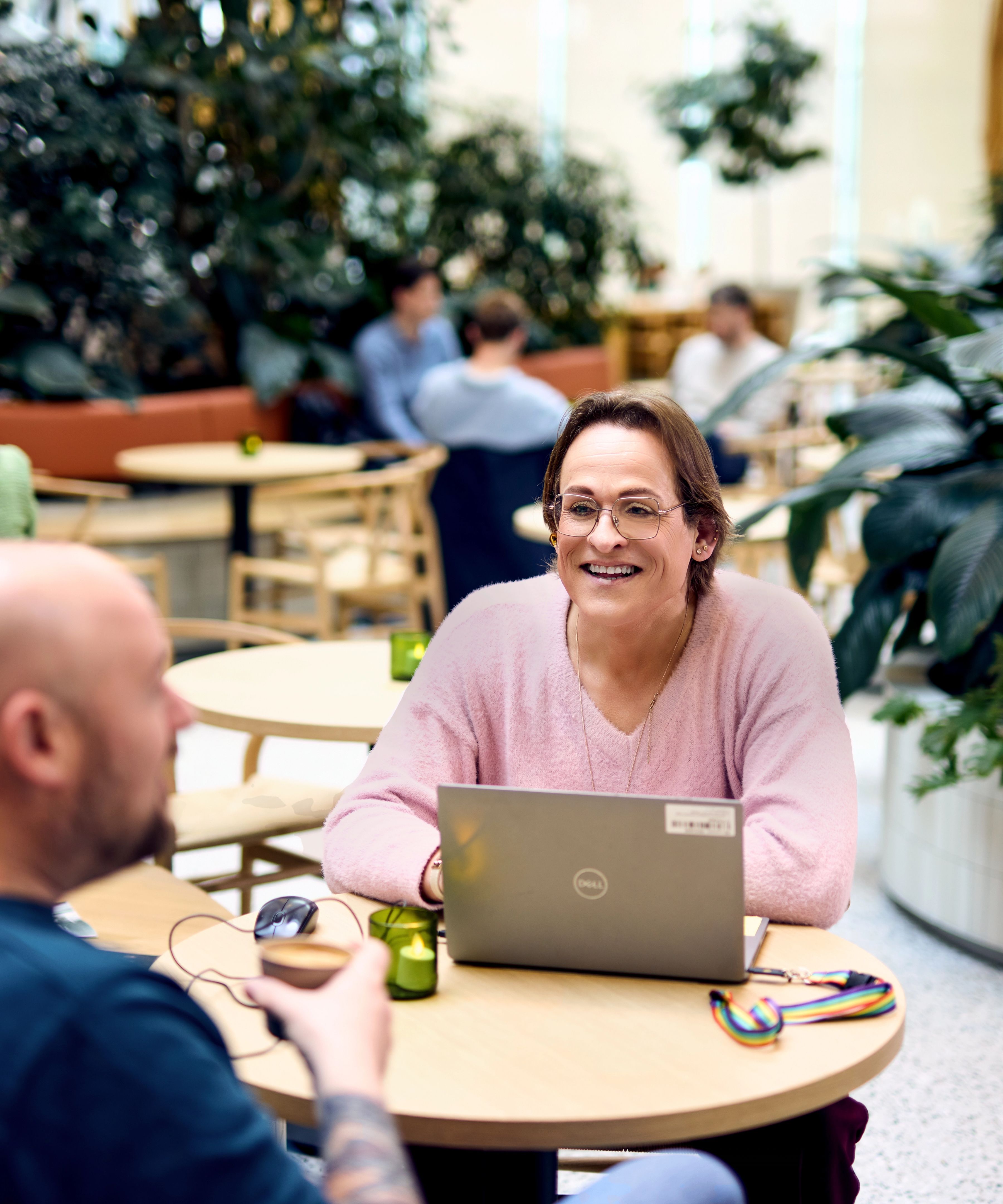 Jo-Ann op kantoor Rabobank in gesprek