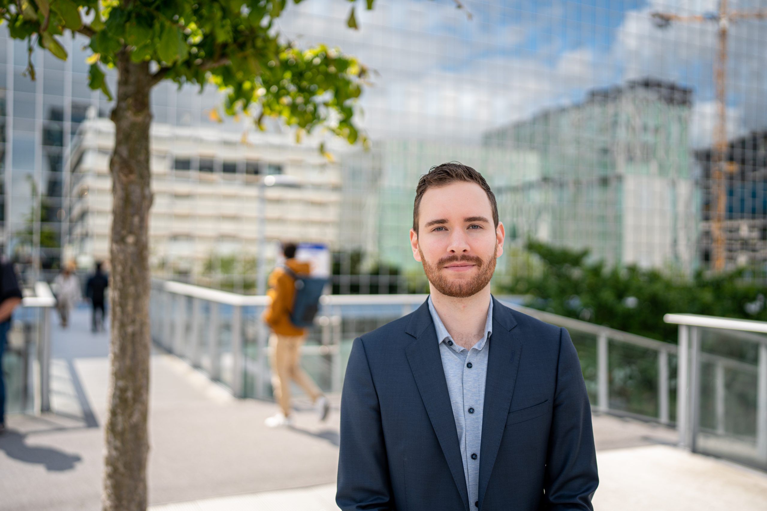 Alec Bakker in front of Rabobank office