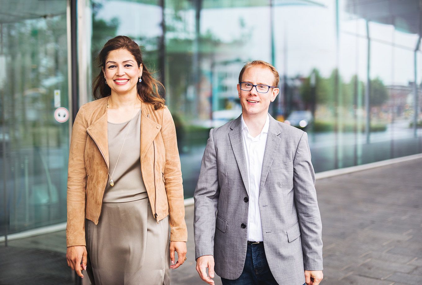 Colleagues are walking in front of Rabobank head office