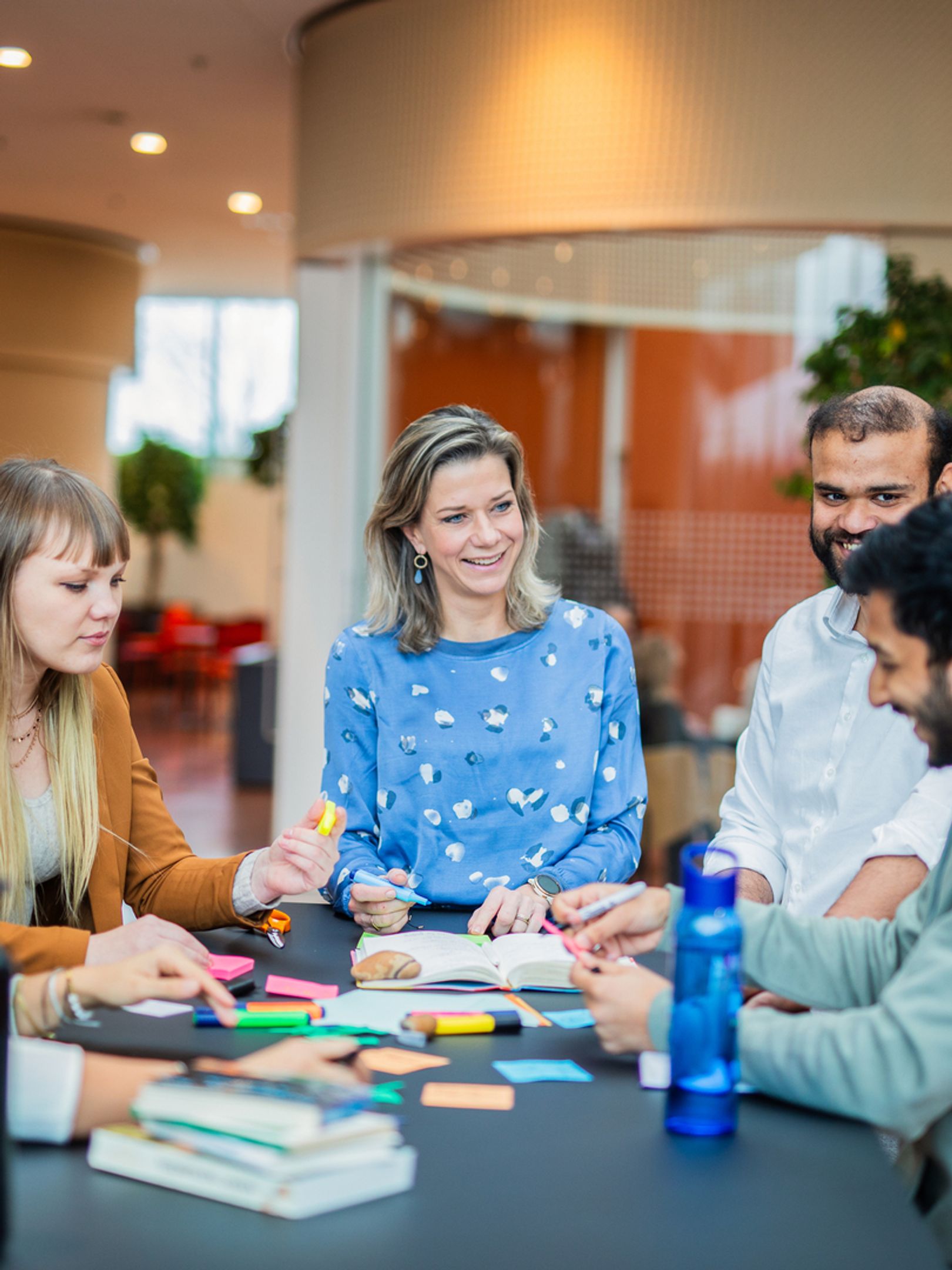 Innovatie collega's aan het brainstormen