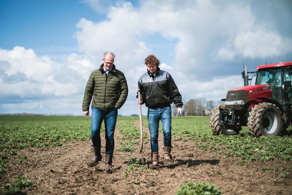 Jeen en boer op land