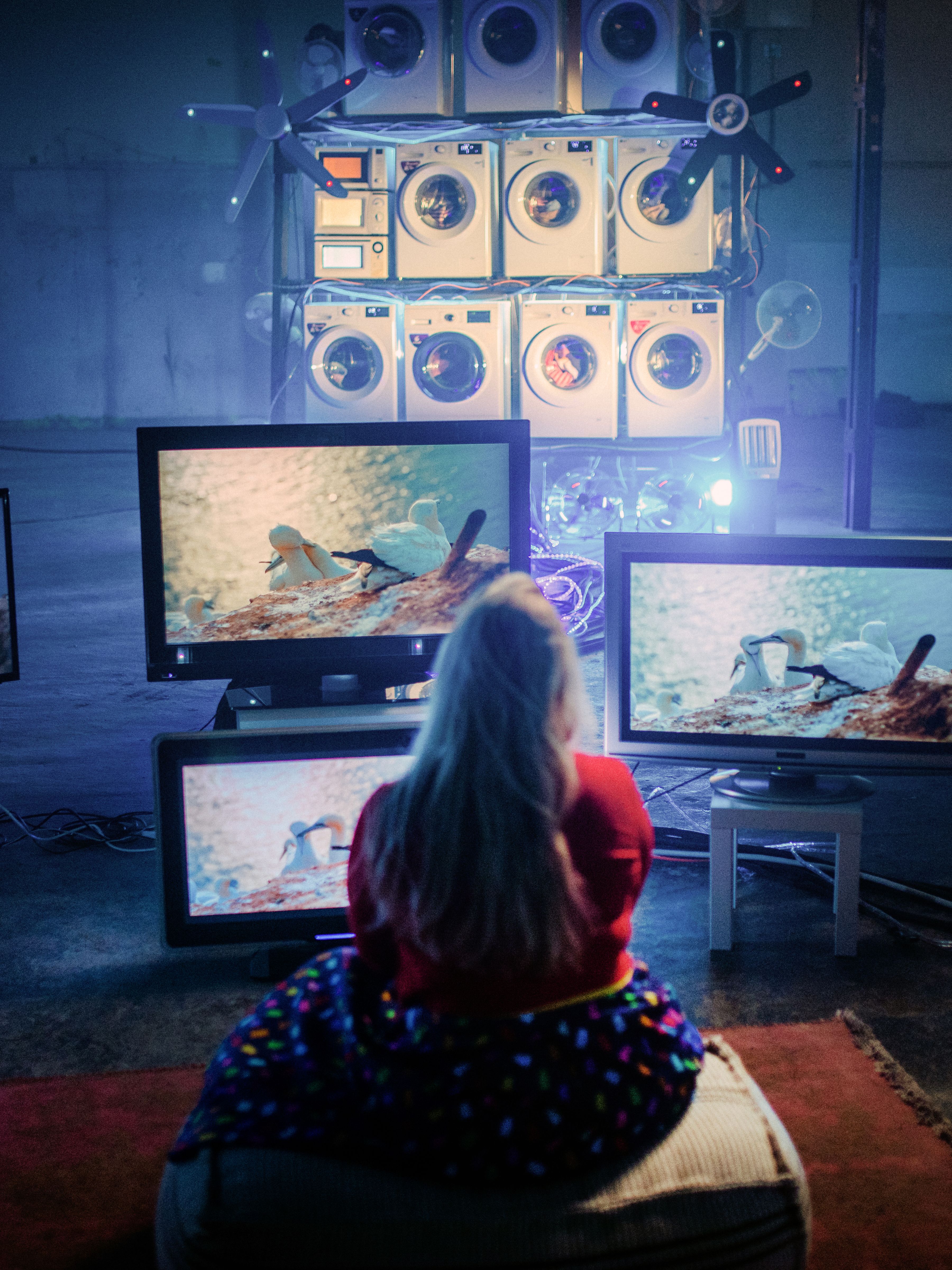 renske van achteraanzicht bij wasmachines
