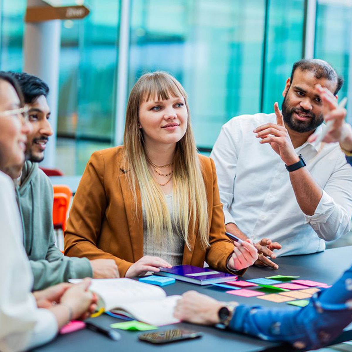 collega's in gesprek