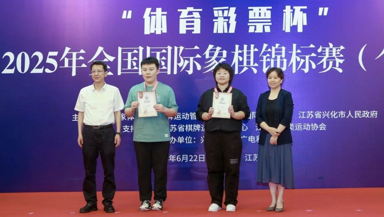 Chinese champions GM Xiao Tong and WGM Li Xueyi.