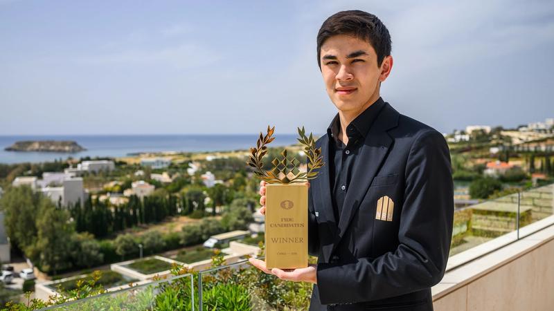 Sindarov with the 2026 Candidates trophy.