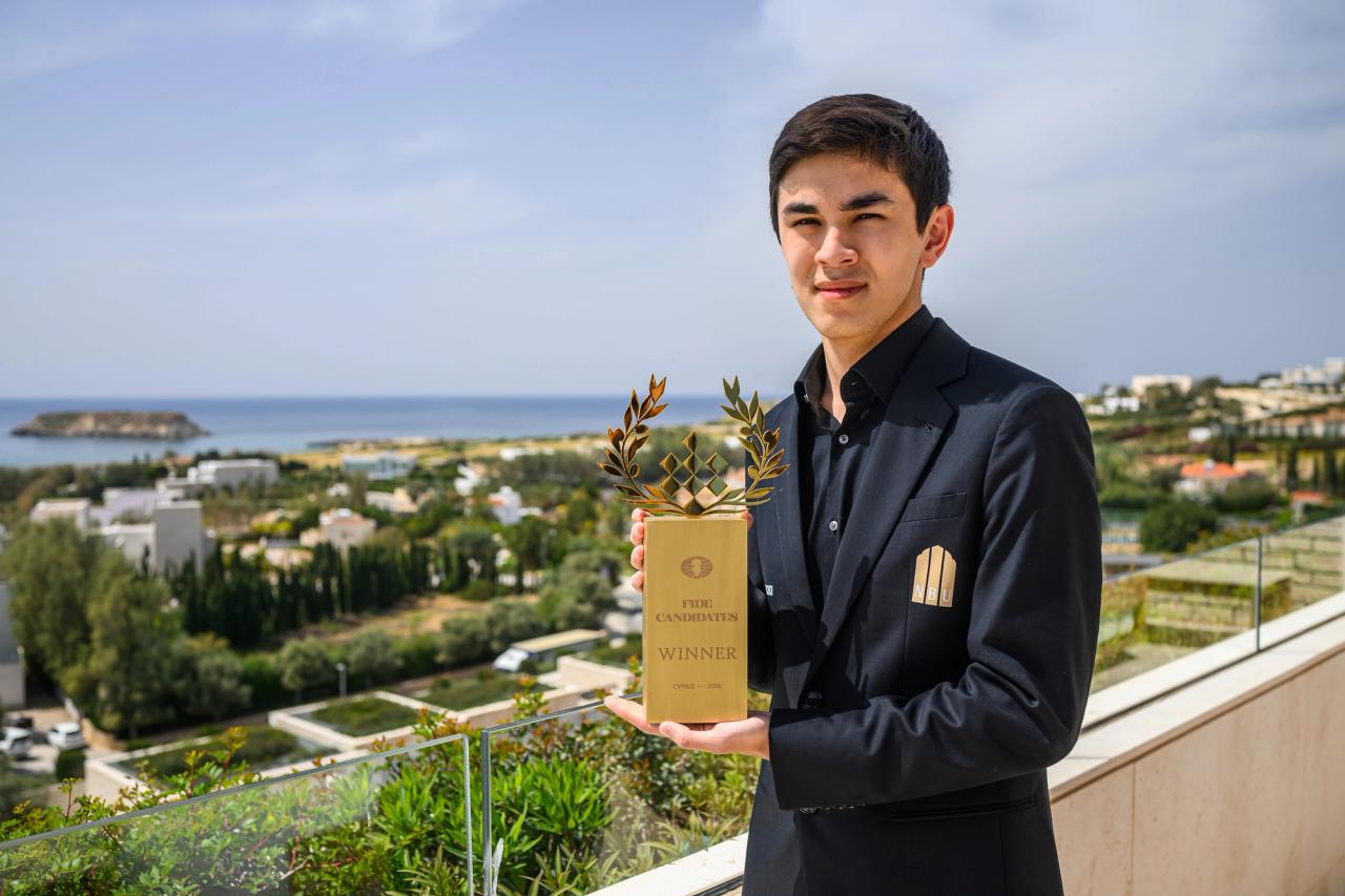 Sindarov with the 2026 Candidates trophy.
