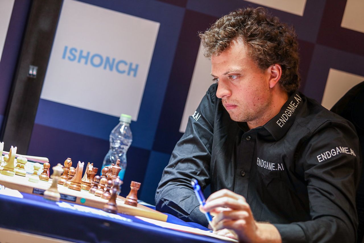 Niemann 在塔什干 UzChess Cup 首轮比赛中失利。他的对手也一样。