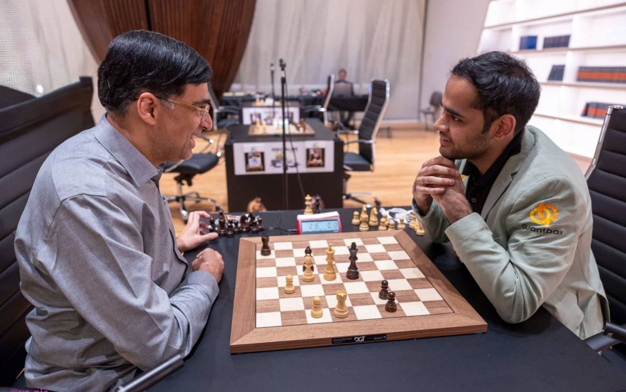 Anand và Erigaisi gặp nhau trong trận chung kết. Ảnh: yo-nis/Jerusalem Masters.