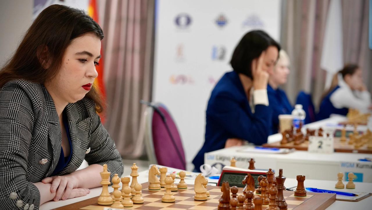 GM Aleksandra Goryachkina hrající za tým FIDE.