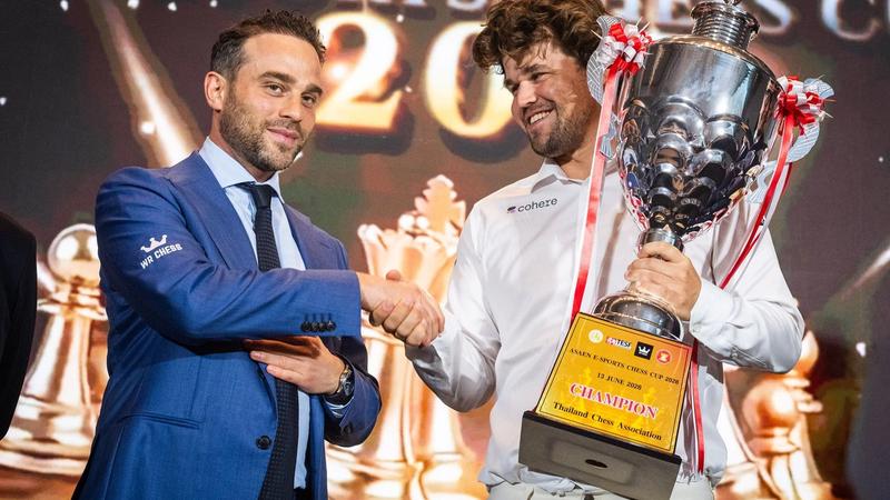 Rosenstein and Carlsen in Thailand.