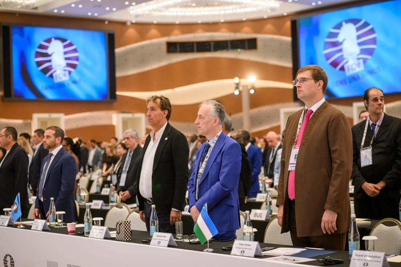 （从左至右）Rosenstein、Buettner、Pein和Turlov在全体大会上。照片：Michal Walusza/FIDE。