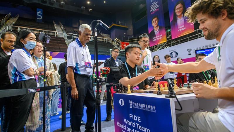 Carlsen enjoyed himself in the Blitz, but could not stop Dragon Chilling.