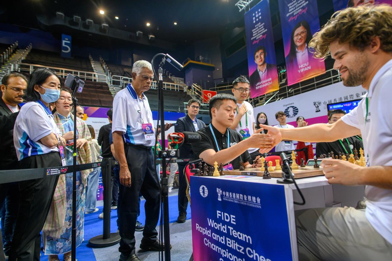 Carlsenはブリッツを楽しんだが、Dragon Chillingを止めることはできなかった。写真：Michal Walusza/FIDE。