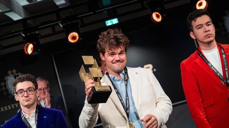 The champion again. Carlsen with the trophy.