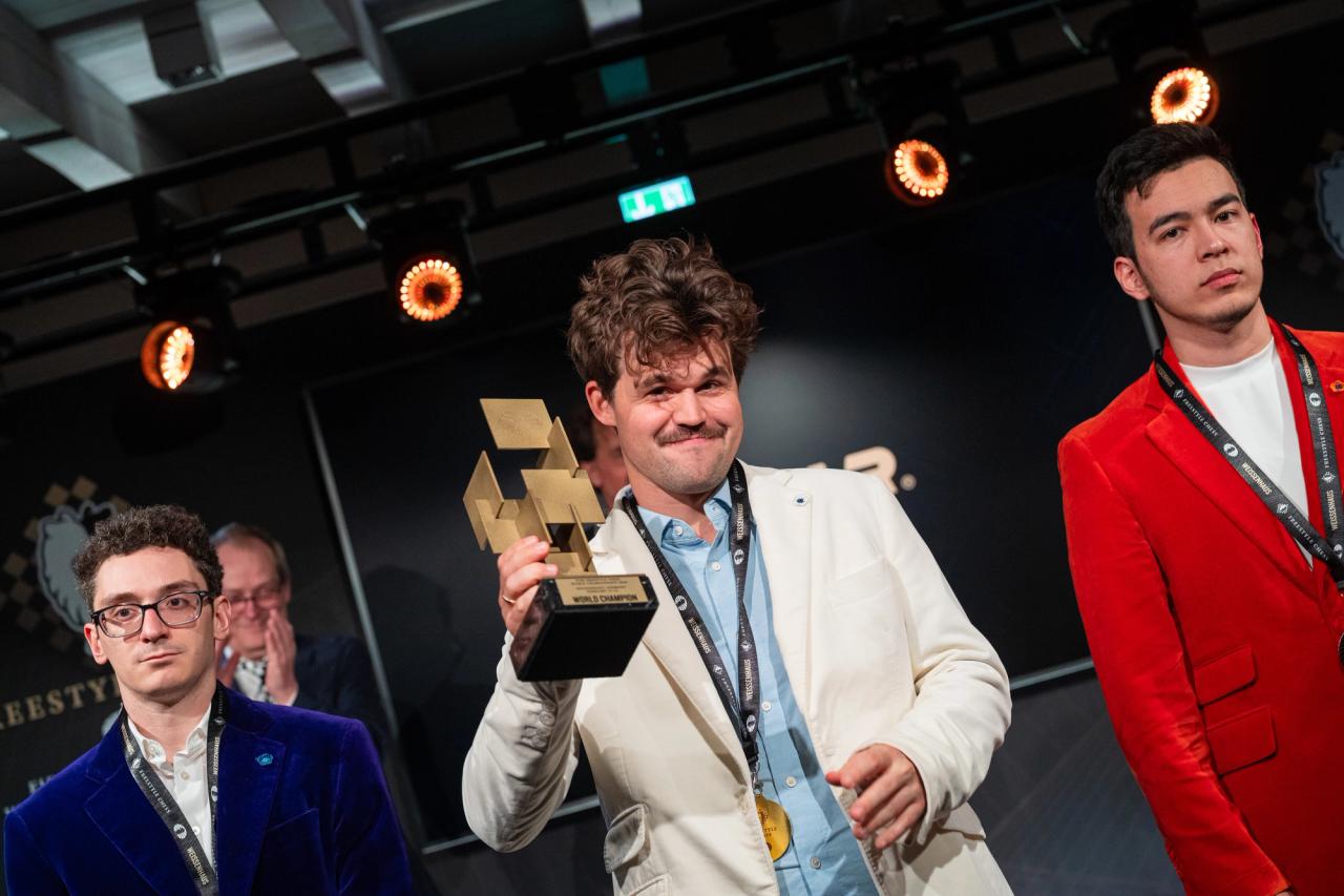 The champion again. Carlsen with the trophy.