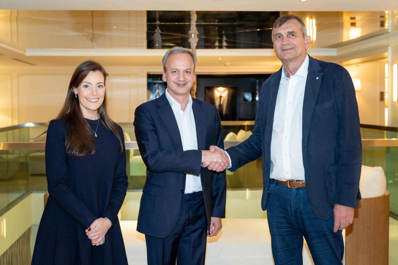 Norway Chess COO Benedicte Westre Skog, FIDE president Arkady Dvorkovich, and Norway Chess CEO Kjell Madland.