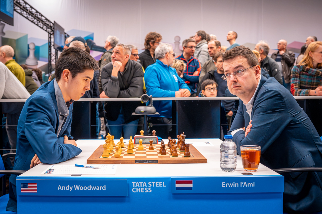Woodward đã vượt qua l'Ami ở vòng cuối. Ảnh: Sophie Malefason/Tata Steel Chess.