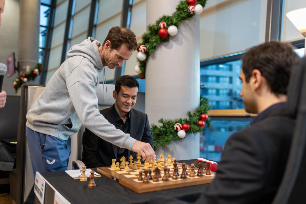 GM Nodirbek Abdusattorov porazil řeckého GM Nikolase Theodoroua. Foto: Yuri Krylov/English Chess Federation.