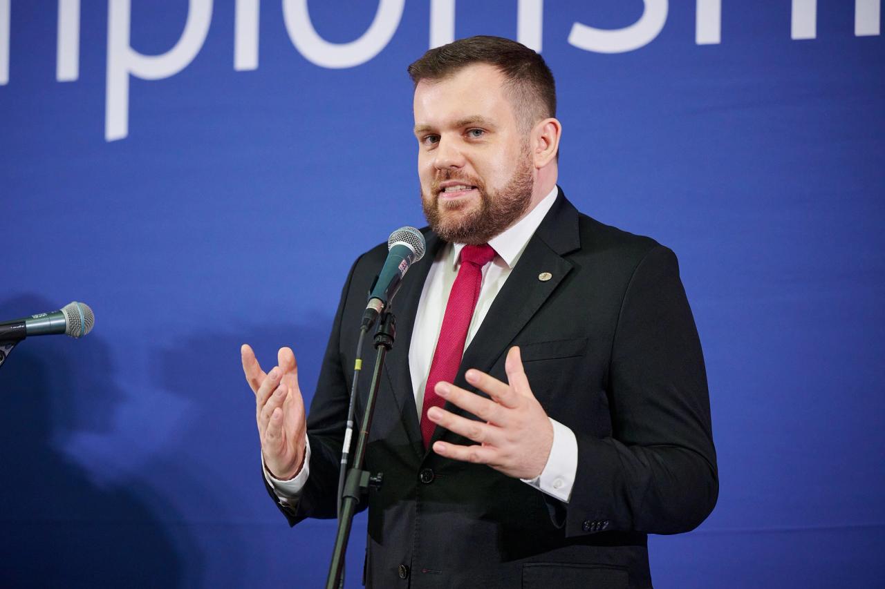 De Poolse kandidaat Łukasz Turlej is controversieel gebleken. Foto: Rafal Oleksiewicz/European Chess Union.