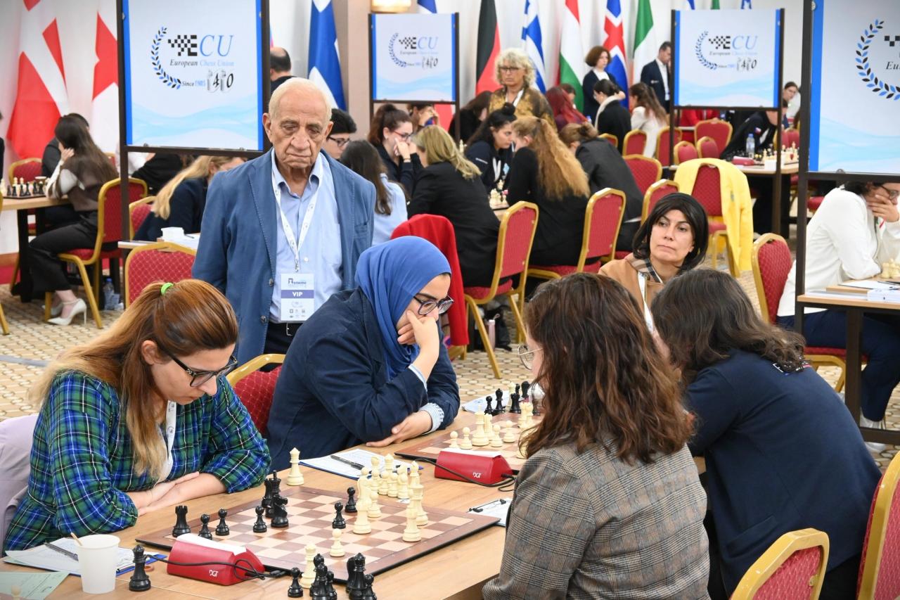 La Francia ha pareggiato 2-2 con l'Azerbaigian nel 3° turno della sezione femminile del Campionato Europeo a Squadre. Foto: European Chess Union.
