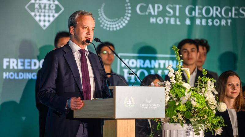 FIDE president Arkady Dvorkovich declares the FIDE Candidates open.
