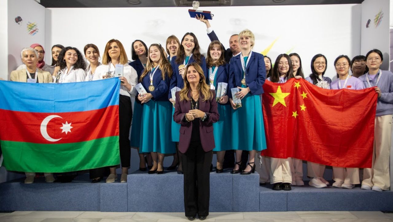 Medailové stupně na Women's World Team Champs. Foto: Pavel Dvorkovich/FIDE.