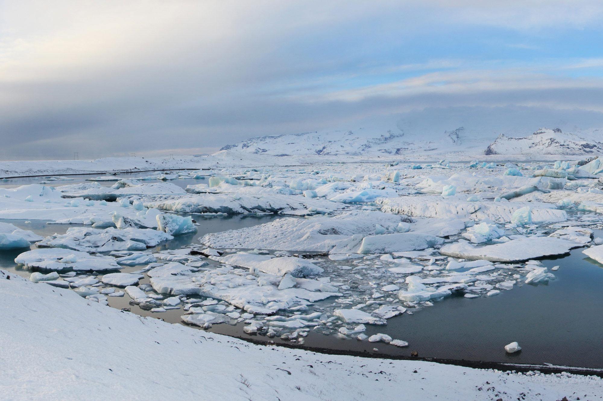 Jökulsárlón glacier lagoon in winter time