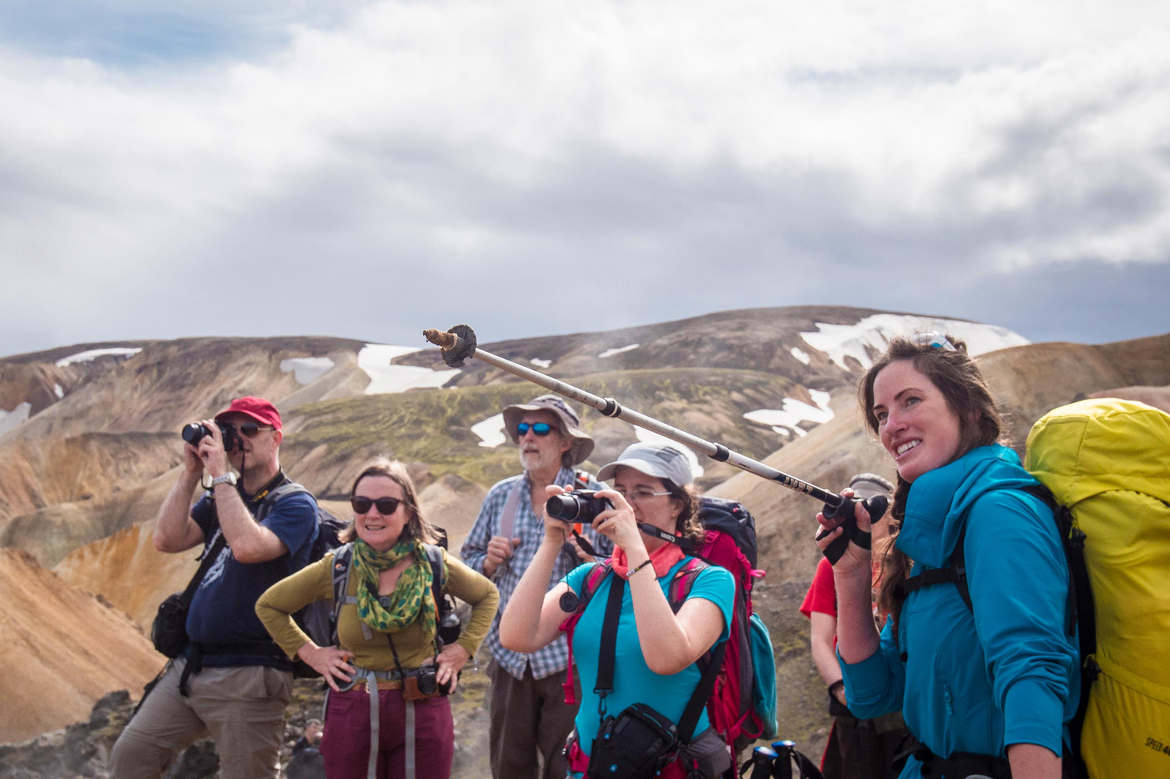 People taking pictures of the anazing nature surrounding them in the Icelandic highlands