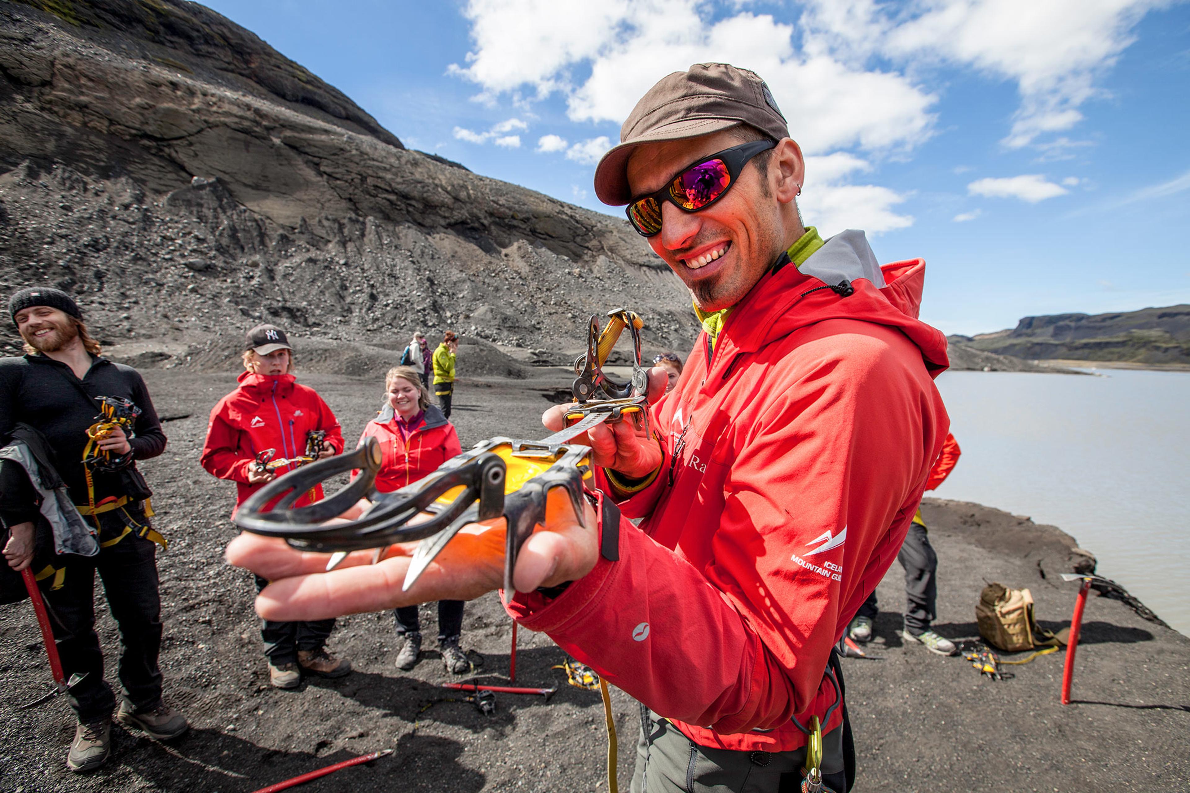 People looking at Sólheimajökull glacier before going on the ice for a walk