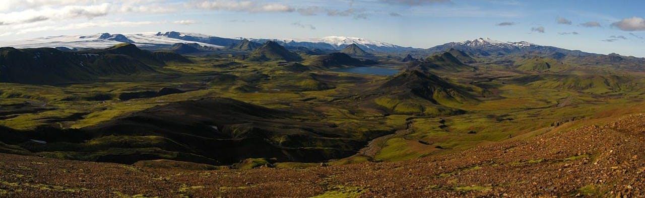 Álftavatn near Mýrdalsjökull with beautiful mountains all around