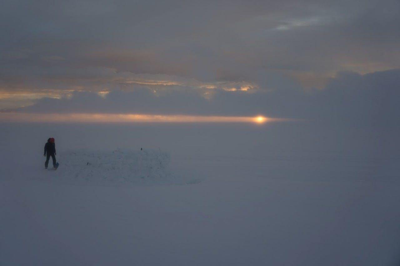 Low sun on the ice cap
