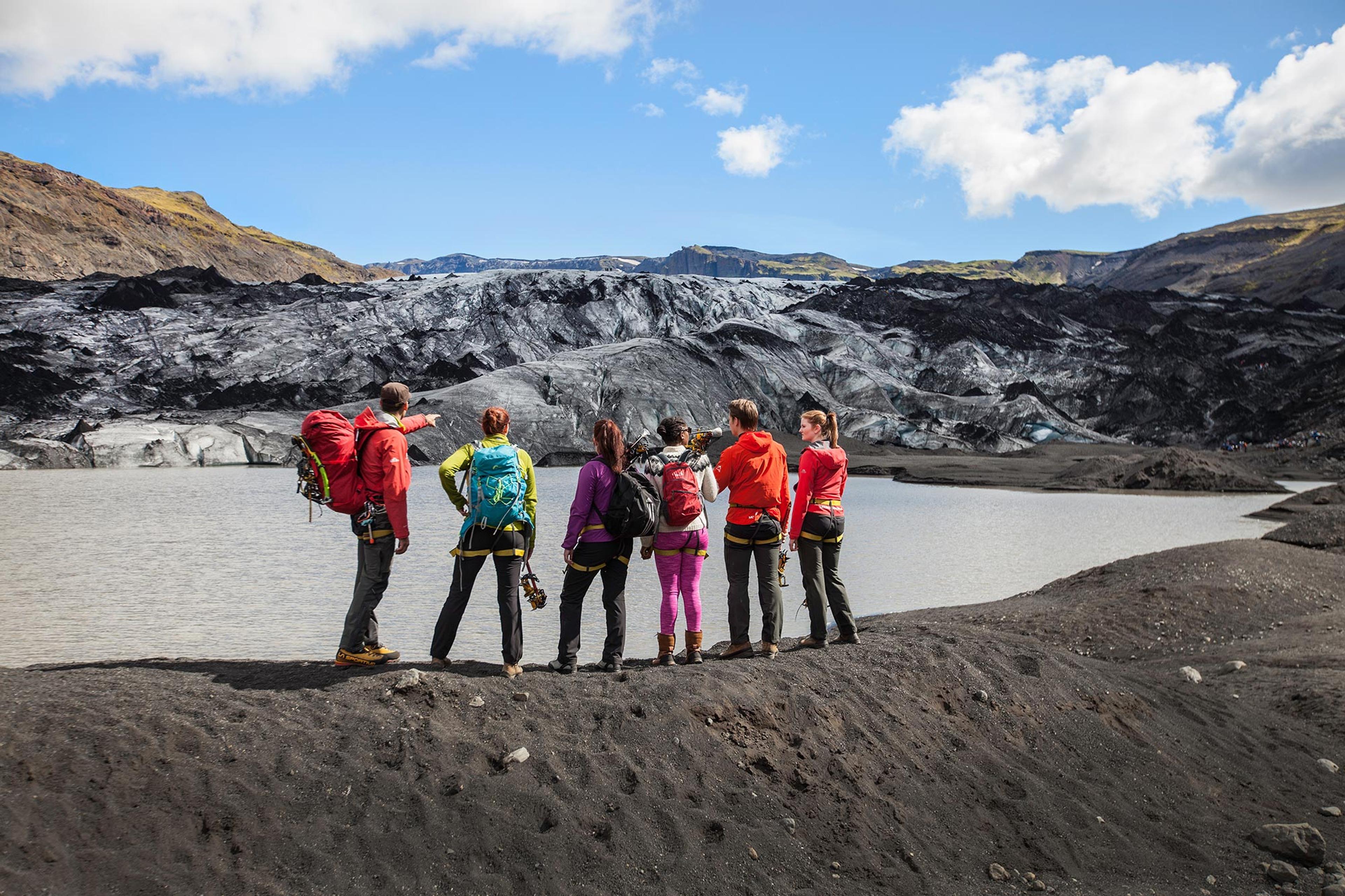 Guide from Icelandic Mountain Guides briefing glacier walkers on Sólheimajökull in Iceland