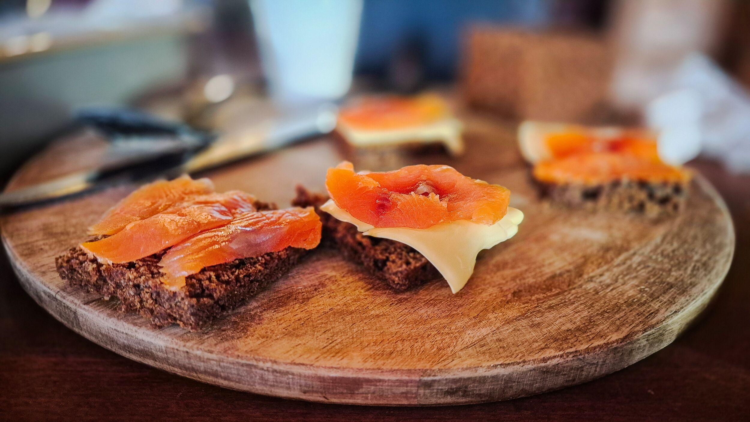 Rye bread with salmon served on a wooden tray