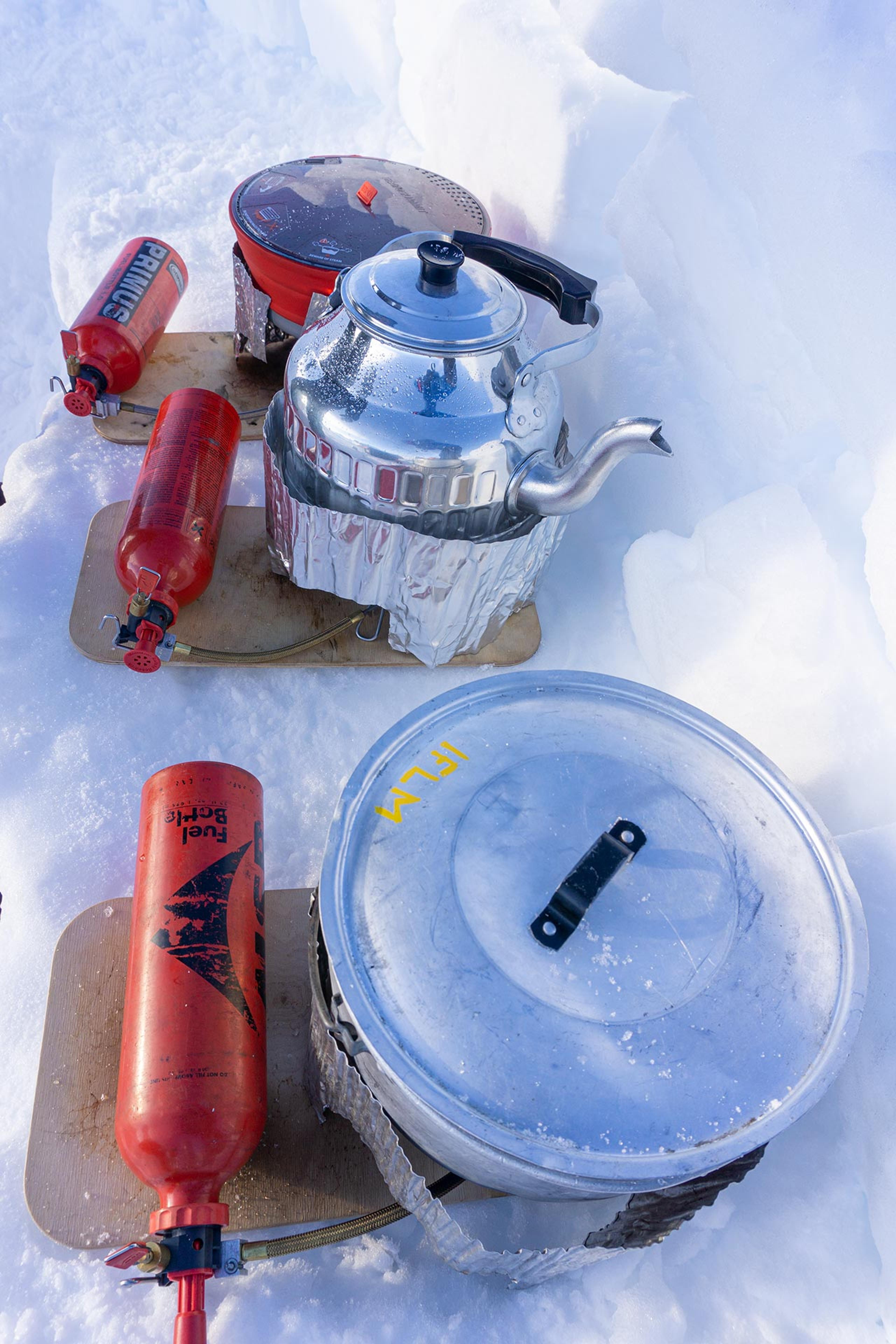 Melting of snow in pots on fuel burners