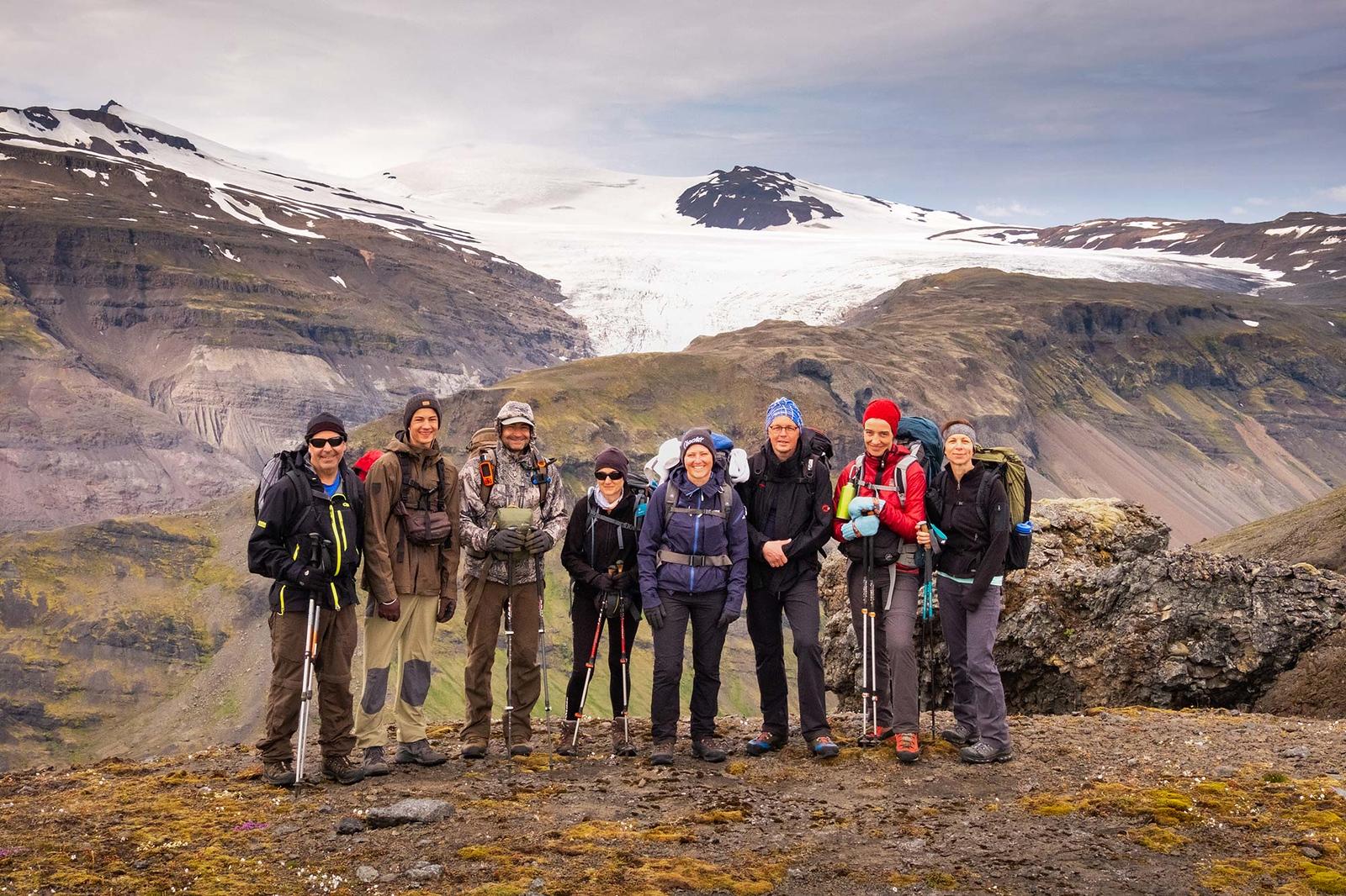 Group photo of hikers doing Lonsoraefi trek and a glacier in the background