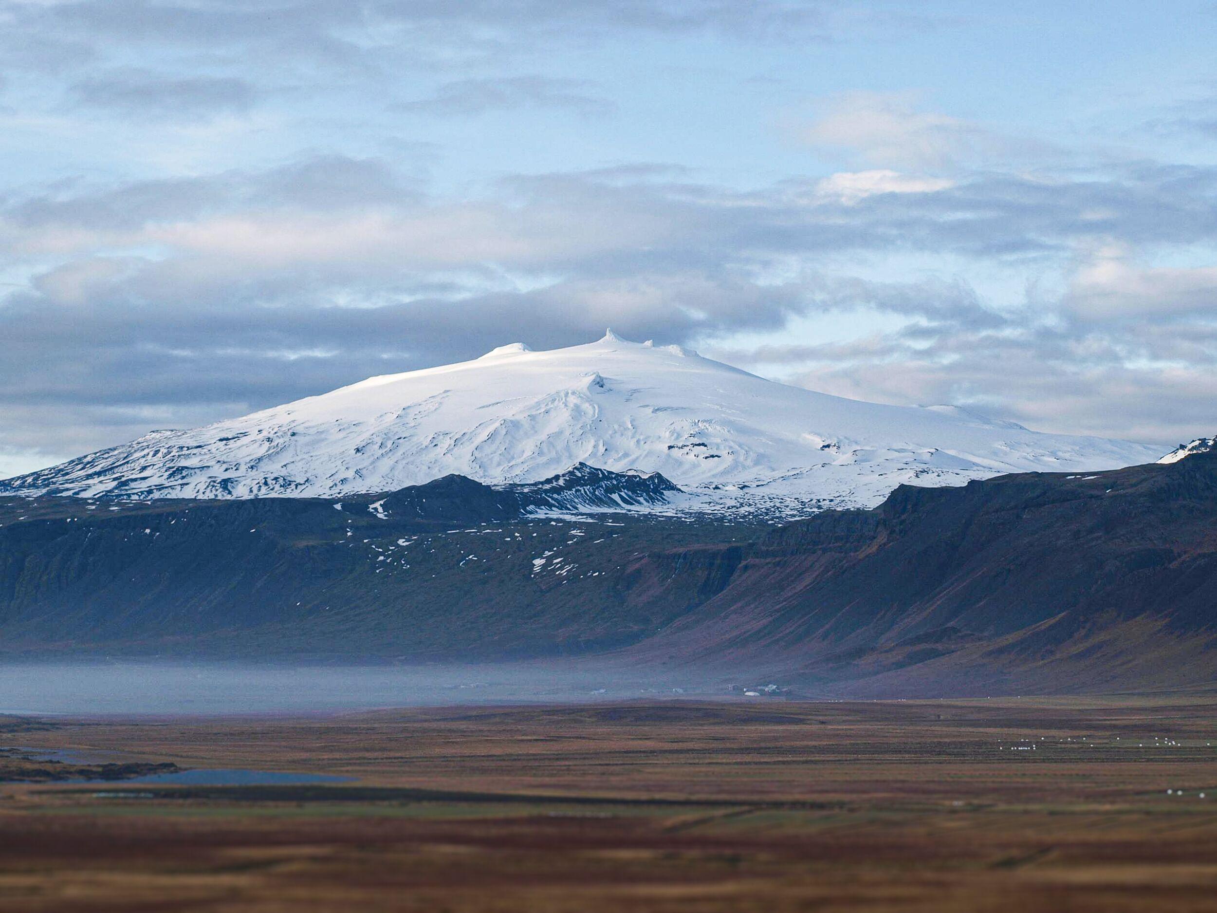 útsýni yfir Snæfellsjökul með snjó