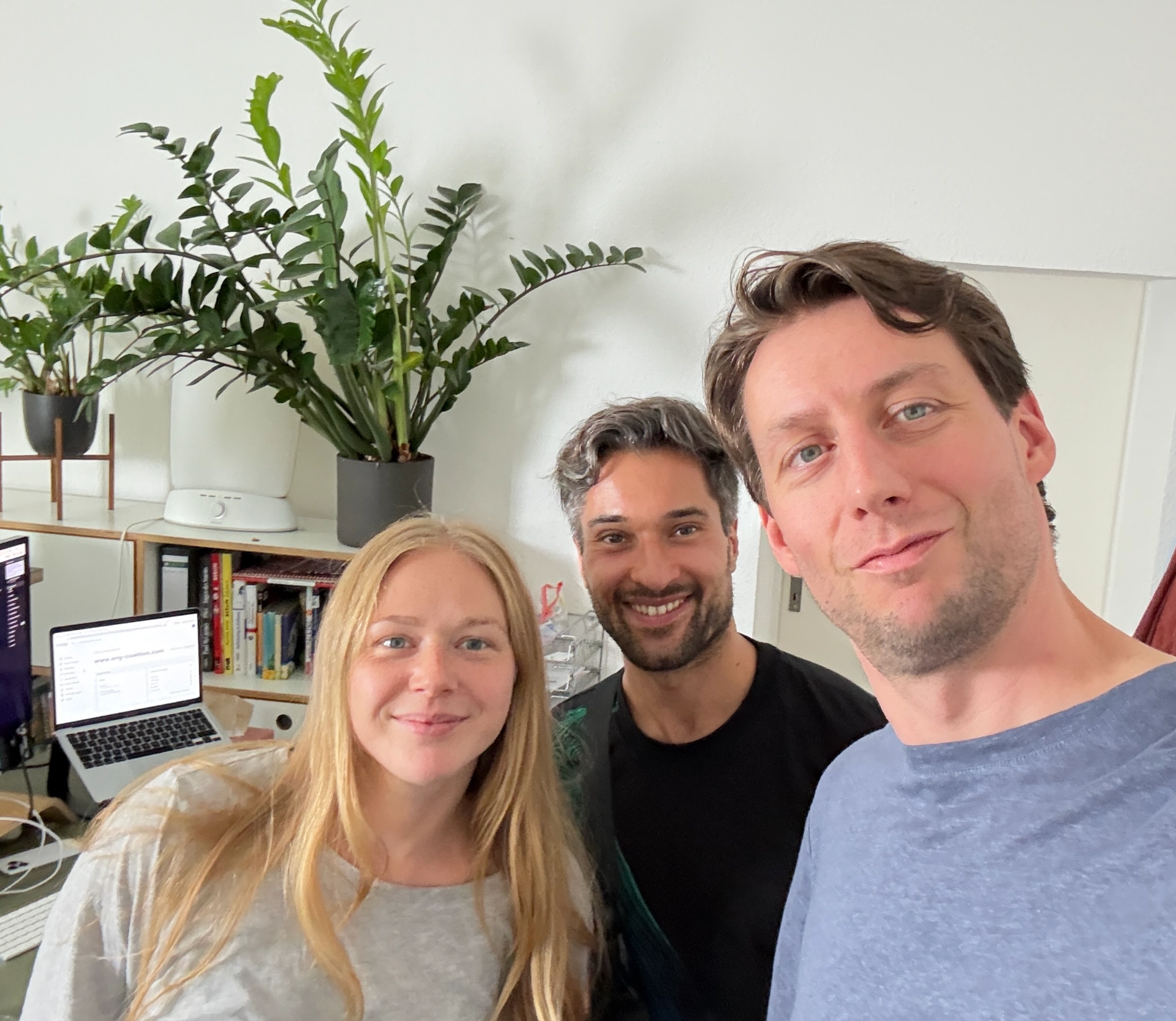 Teamfoto im alten Büro